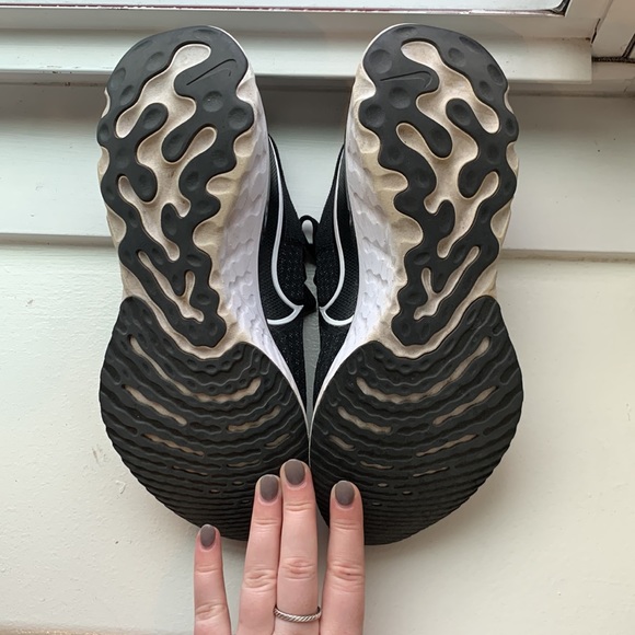 Nike React Infinity Flyknit in Black Size 7 - Picture 4 of 9